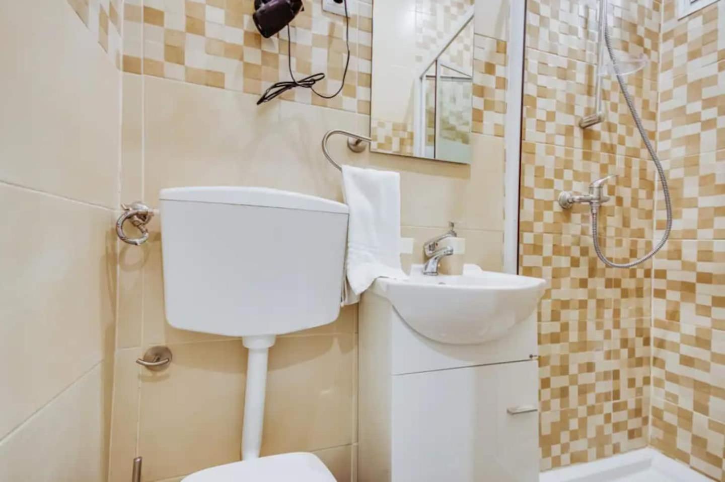 3 Bedroom Apartment In Baixa With River View Lisbon Exterior photo