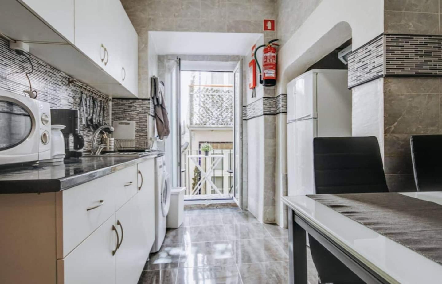 3 Bedroom Apartment In Baixa With River View Lisbon Exterior photo